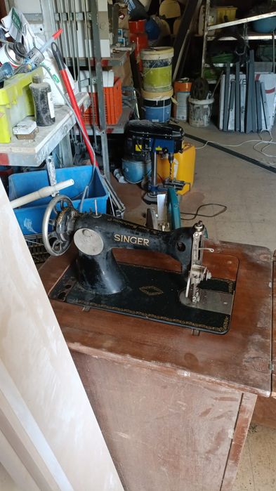 Máquina de costura singer antiga
