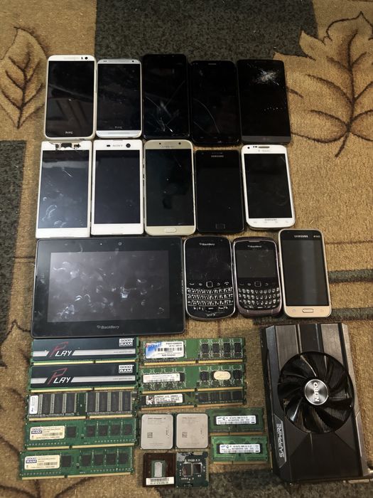 Продам лот телефонов.