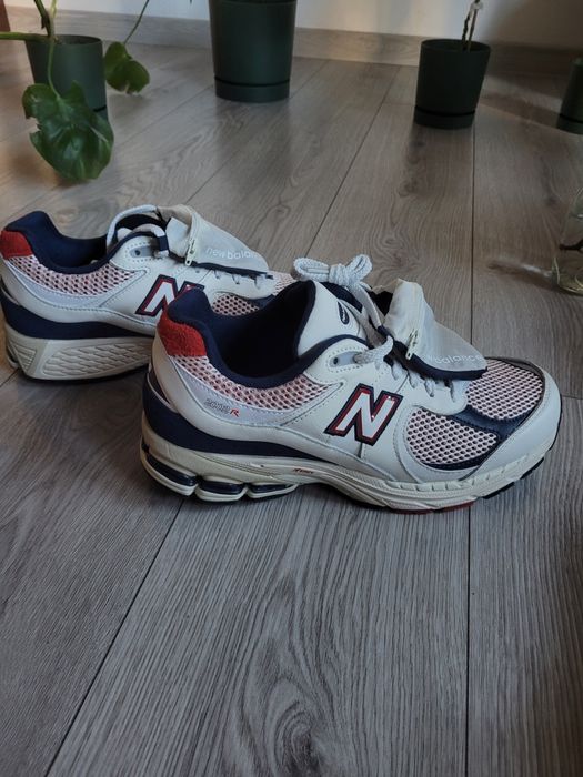 New Balance 2002r