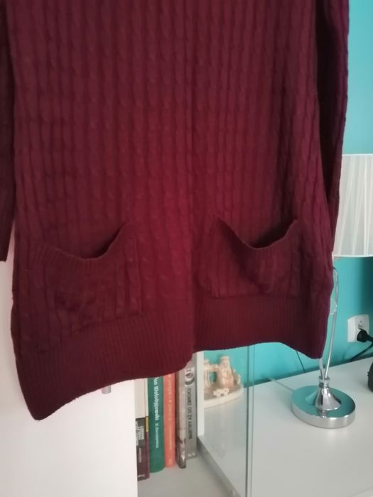 Sweterek z kieszeniami