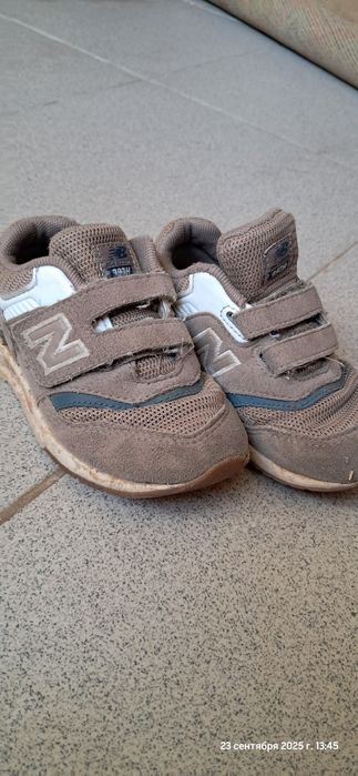 Детские кроссовки