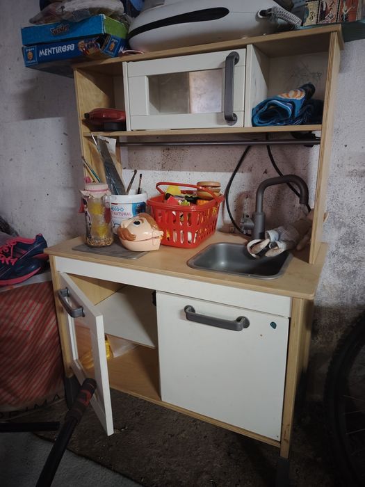 Cozinha de brincar com artigos extra