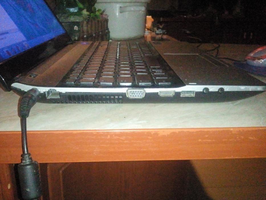 Ноутбук SAMSUNG NP300 4Gb OZU  500Gb  HDD