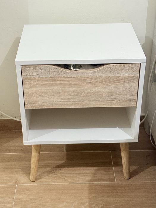 Mesa de cabeceira “2”