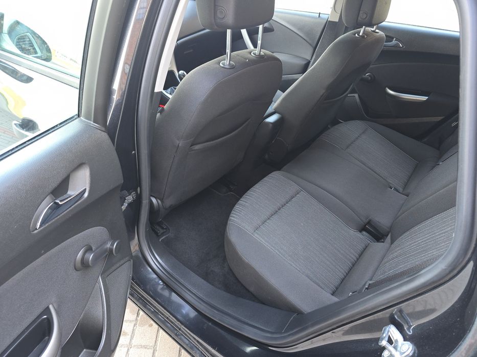 Opel Astra J 1.4 turbo 2011 rok kombi