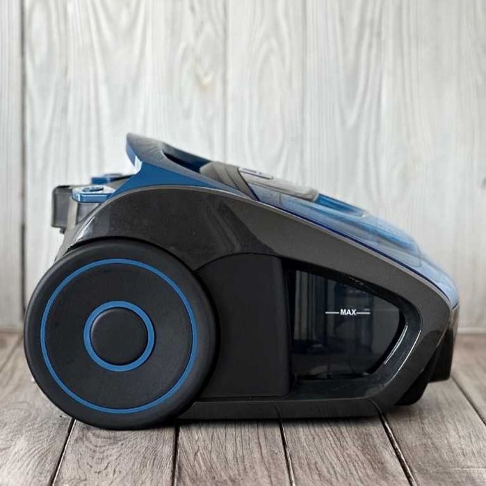 Пылесос с насадками 3700W контейнер на 2.5л новый домашний пилосос