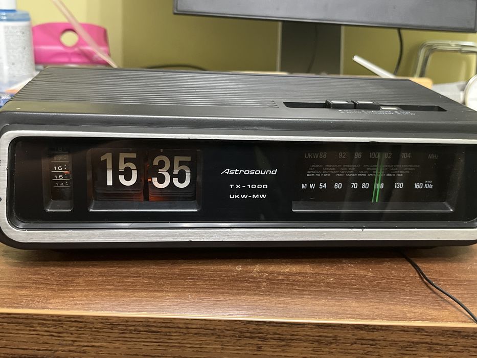 Zegar klapkowy z radiem Astrosound TX-1000