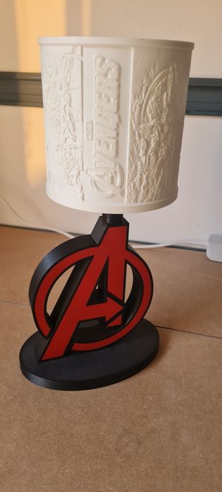 Candeeiro dos Avengers Marvel