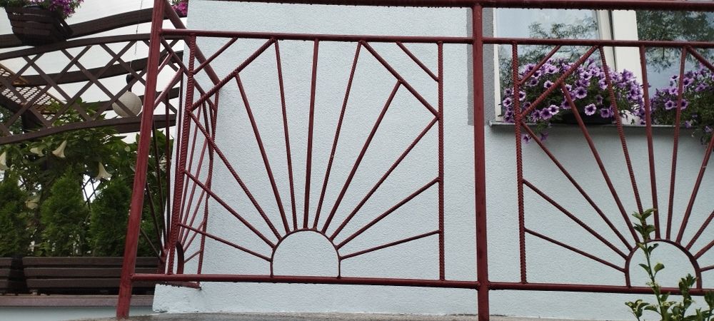 Balustrada metalowa płotek niski ogrodzenie niskie przęsło czasów PRL