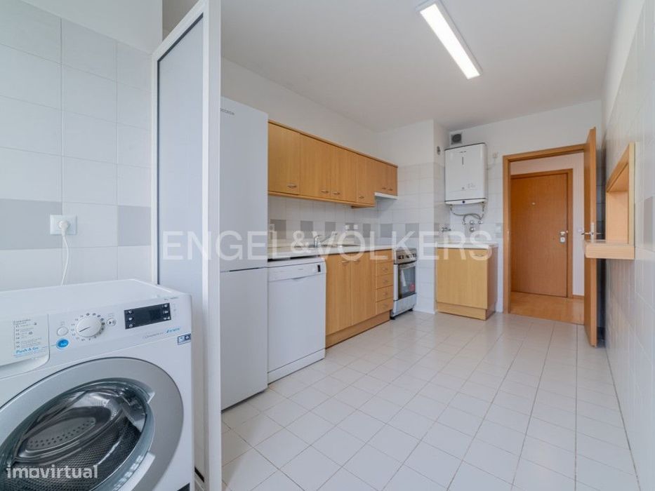 Espaçoso T2 com garagem e arrecadação