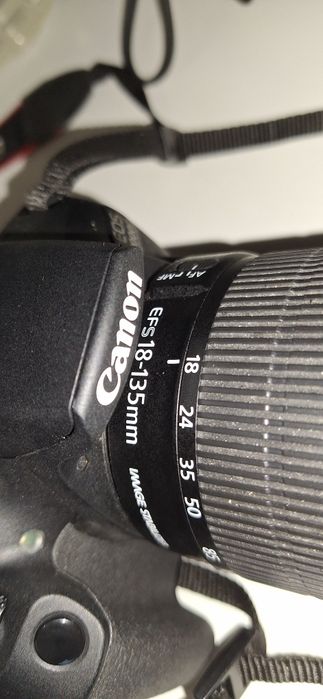 Canon 2000D + Objectiva 18-135 IS STM