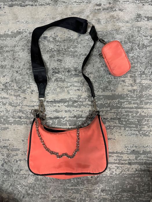 Яскрава сумка Steve Madden