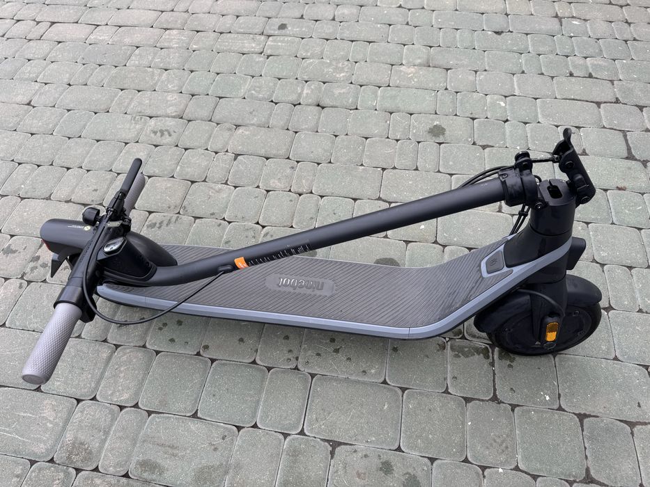 Самокат електро Ninebot e2
