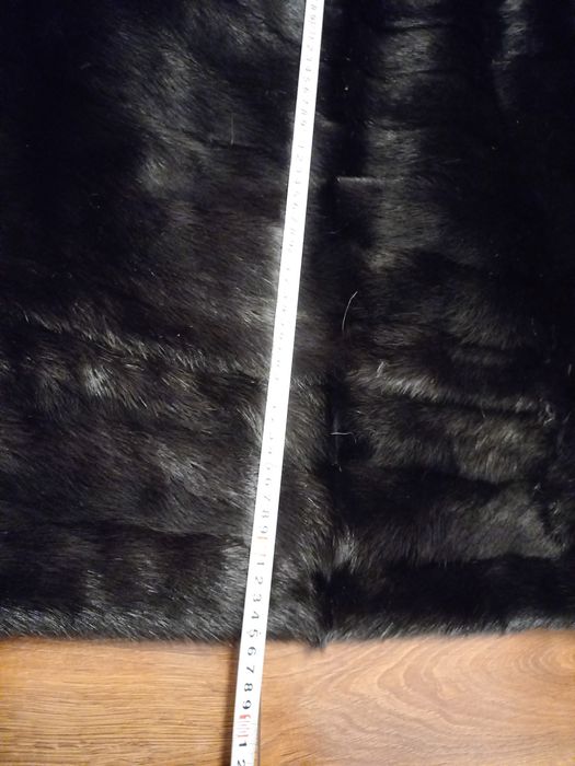 Норкова шуба чорна.