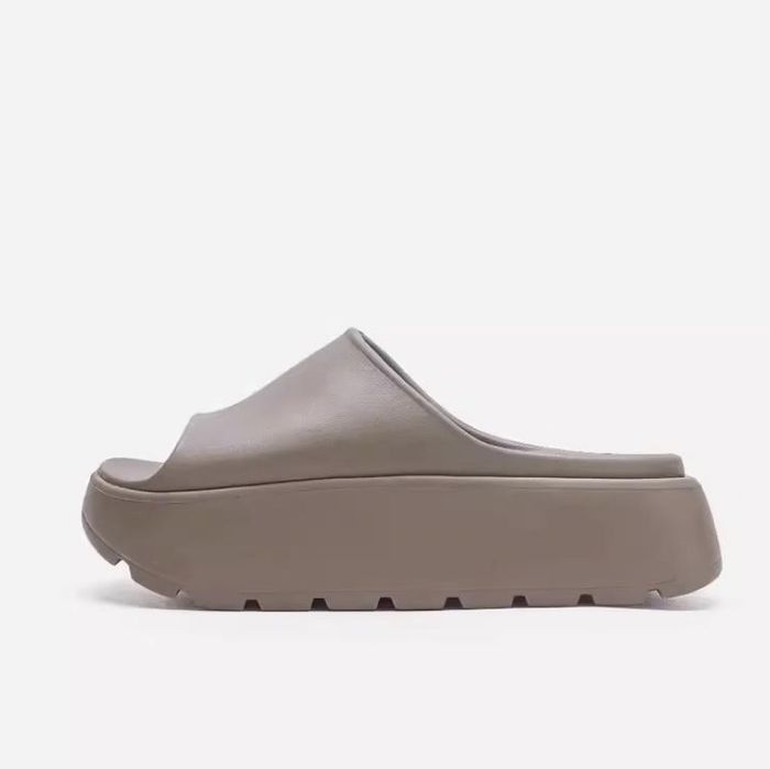 Резинові шльопанці на платформі Zara 37