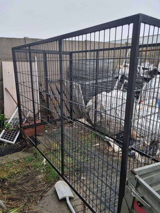 Sprzedam kojec  masywny  metalowa