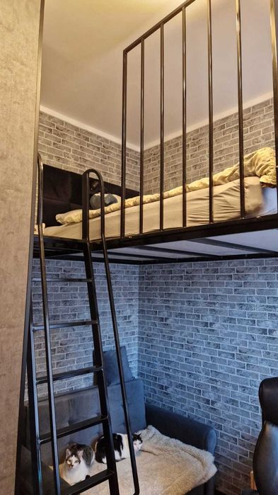 Łożko podwieszane antresola