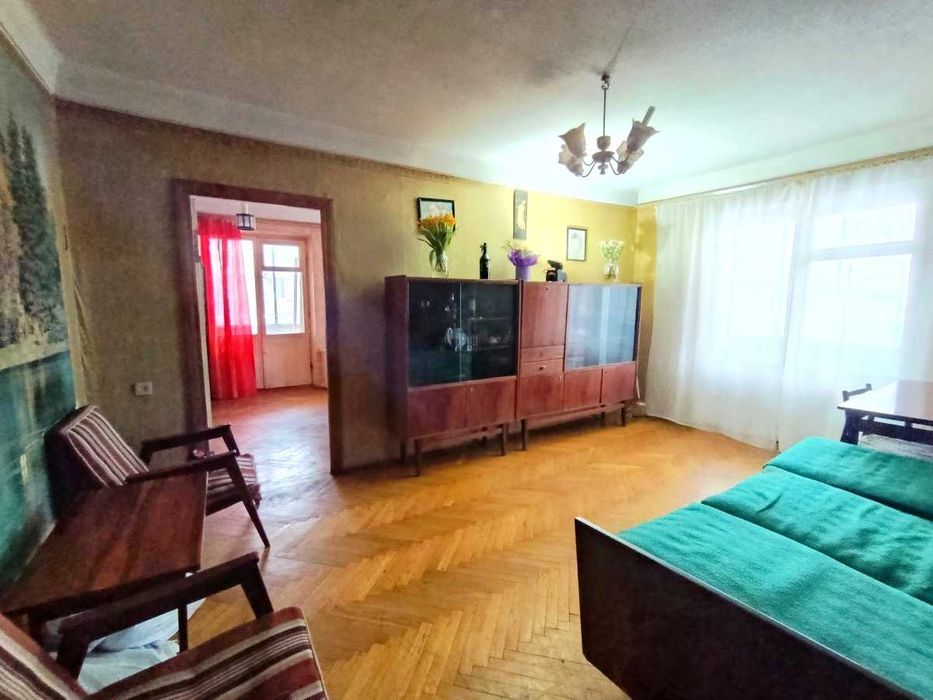 Жуля Верна вул. 13, 2 кімнати в 3-х кімнатній квартирі.