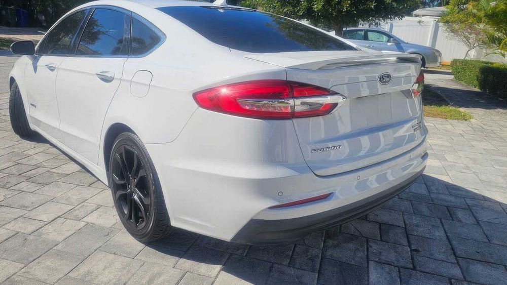 Ford Fusion Hybrid Titanium      2019