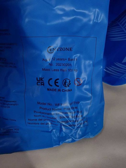 Conjunto de colchões (boias) infláveis ​​para piscina.