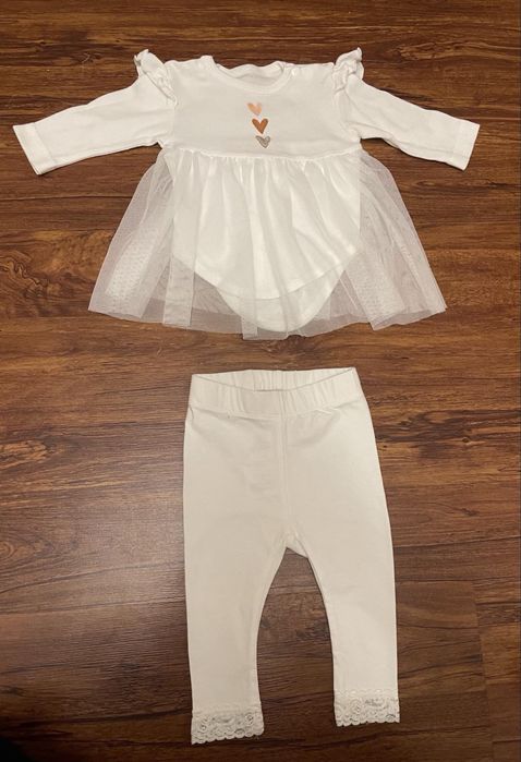 Набір одягу для дівчинки.