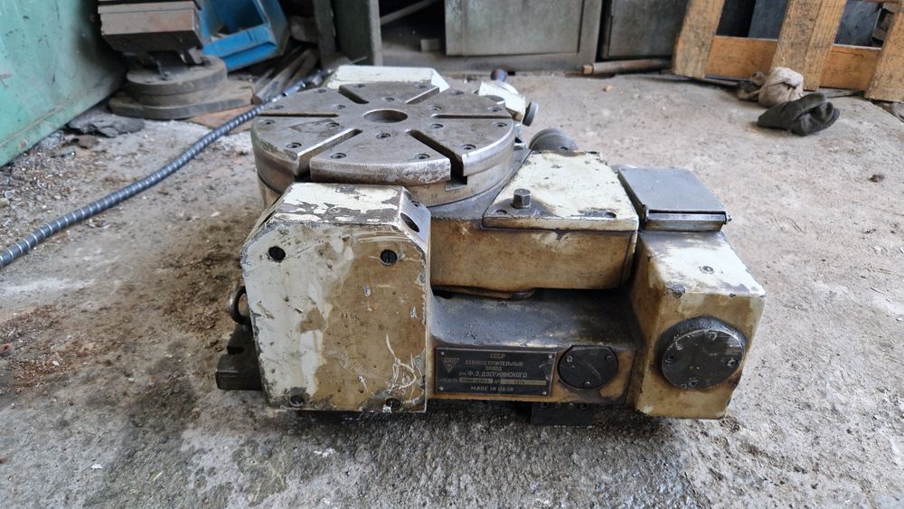 Stół uchylno-obrotowy do frezarki