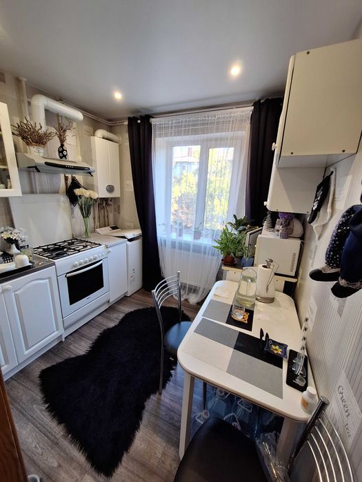 3х кім. 4 поверх (в центрі міста) р-н 8й квартал ЦУМ