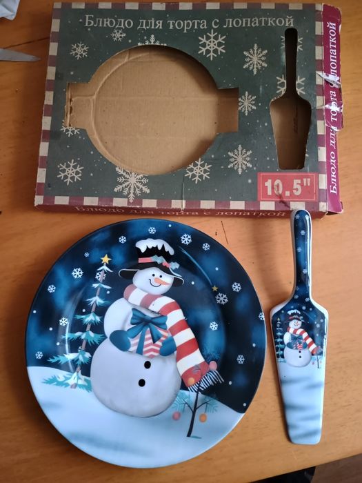 Новорічне блюдо для торта з лопаткою «Сніговик» (Кераміка)