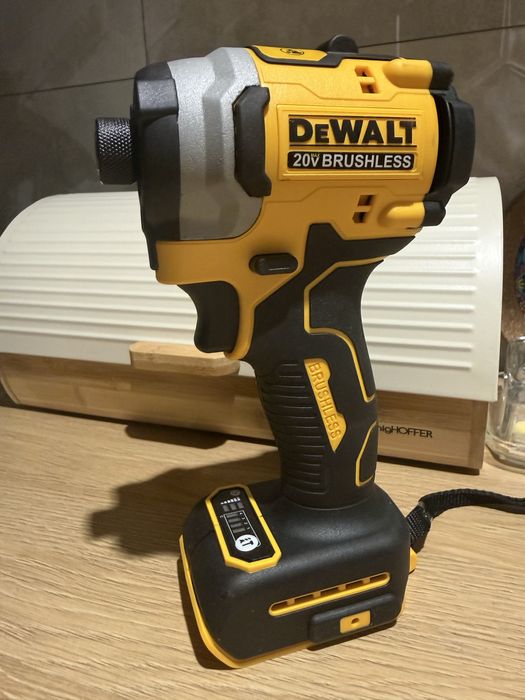 Zakretarka DCF850 Dewalt