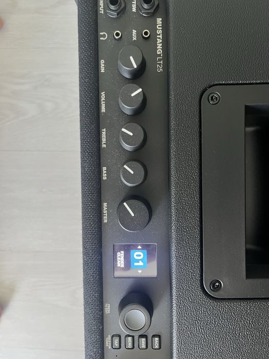Fender Mustang LT25 Amplificador
