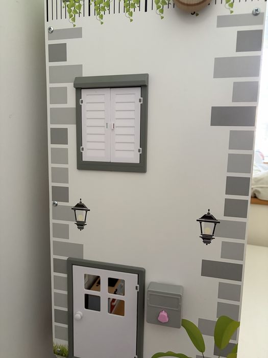 Sprzedam drewniany domek dla lalek z akcesoriami Lidl