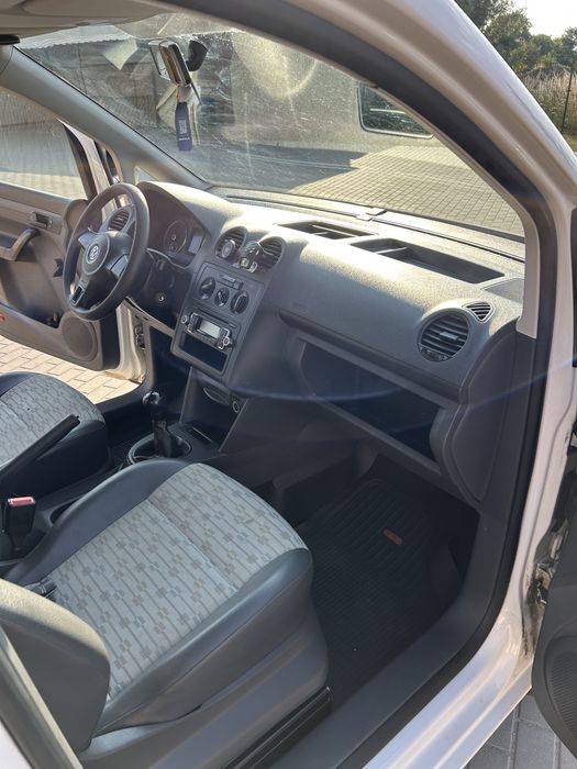 Vw caddy 1,6 tdi niski przebieg !!!