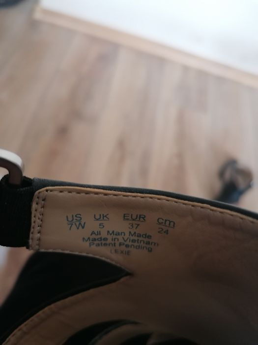 Sandałki na obcasie rozm 37