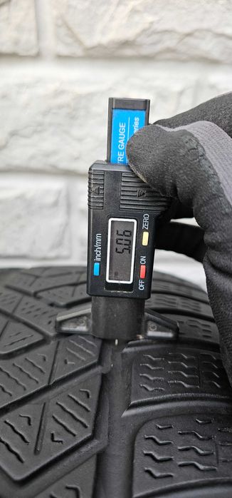 Продам пару зимових шин 255/45 R19 Pireli