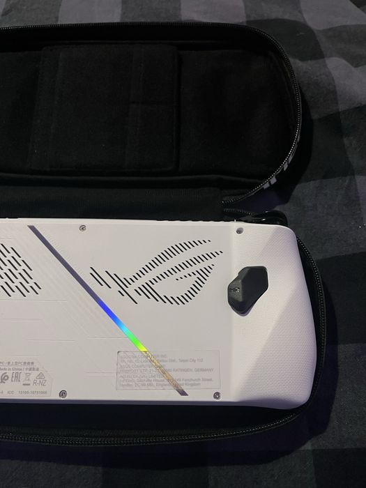 Asus  Rog Ally Z1 Extreme