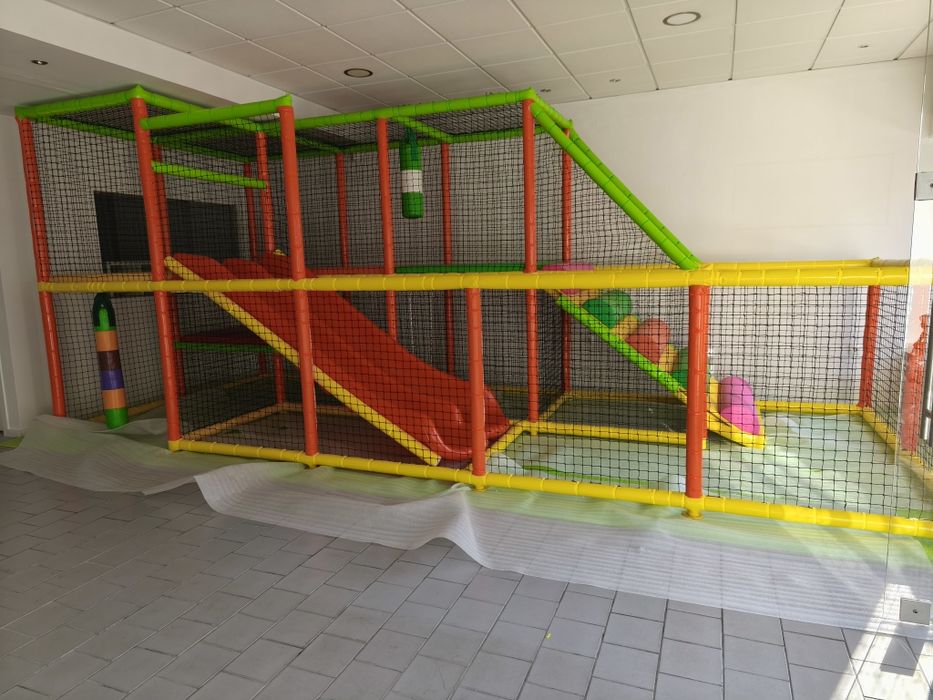 Playgroud semi-novo para venda