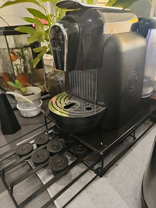 Máquina de café Delta com suporte para cápsulas