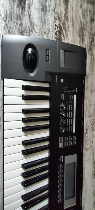Korg Triton TR - 61 plus Twardy futerał