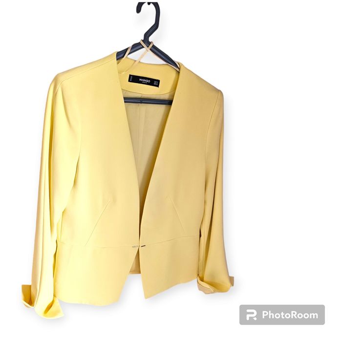 Blazer amarelo manga com pormenor
