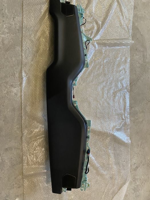 Верхня частина торпеди ( панелі) Rivian R1T R1S