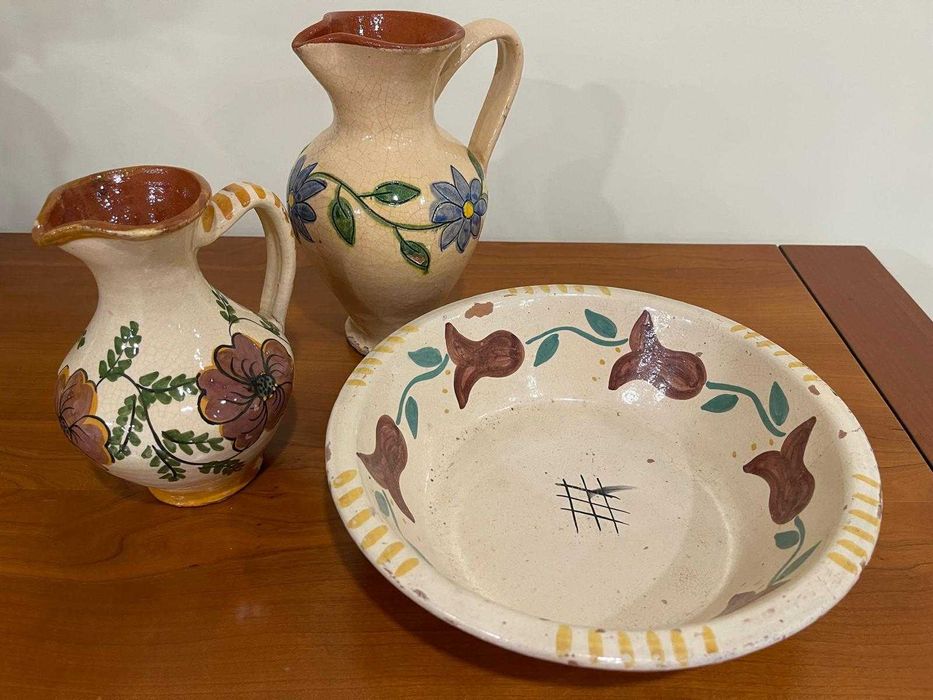 Peças de cerâmica e barro pintado á mão e vidrado
