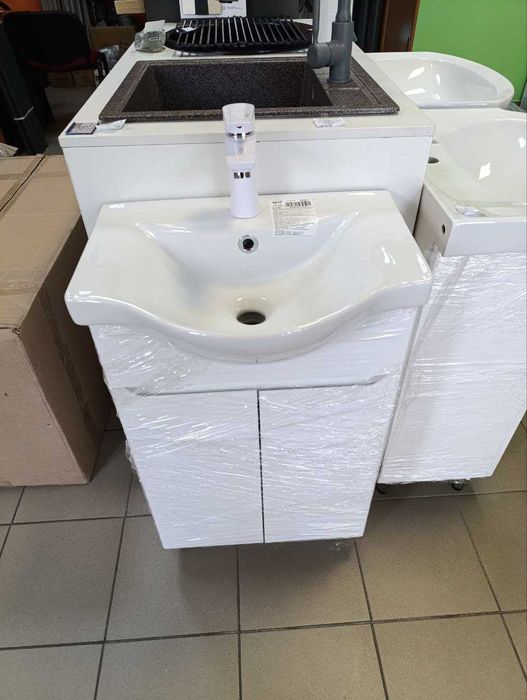 Тумба з умивальником у ванну кімнату. Меблі для ванної кімнати