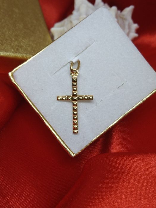 Piękny złoty wisiorek krzyżyk, złoto 333