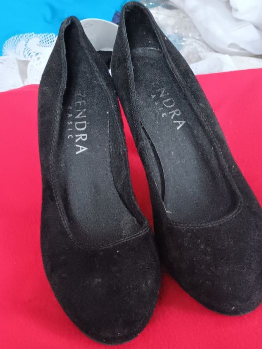 Sapatos semi novos e uns até novos 38