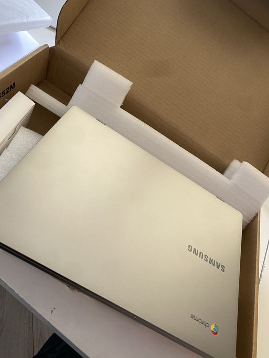 Новий зі всім Samsung Chromebook 3: XE310XBA-K01US