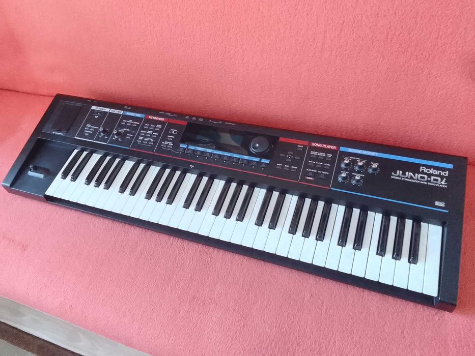 Roland Juno Di Syntezator