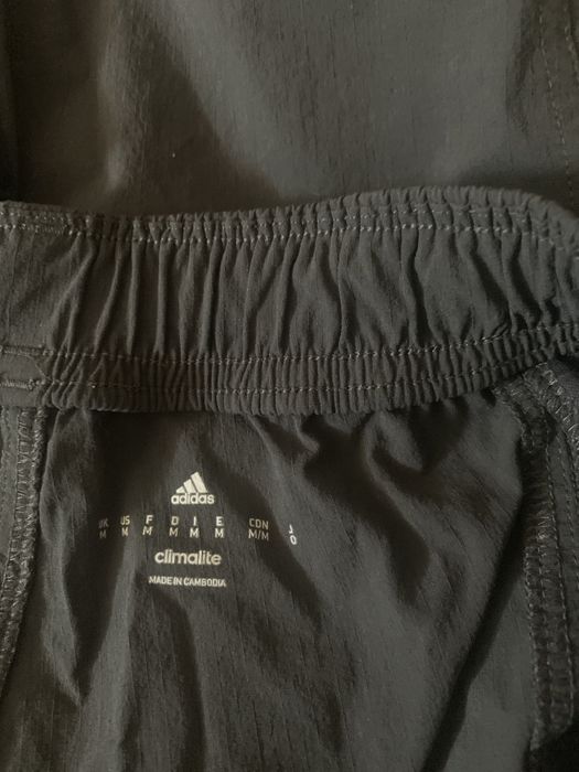 Продам  мужские ШОРТЫ ADIDAS