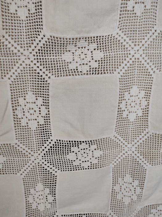 toalha de mesa feita à mão