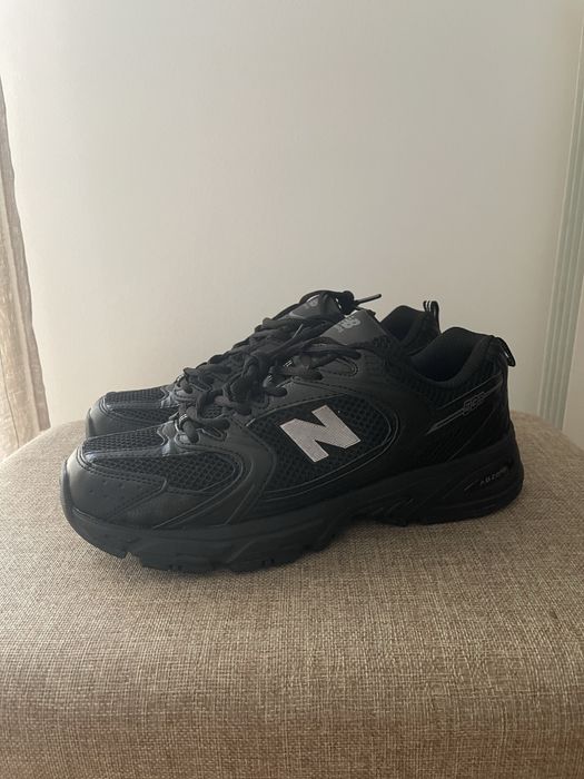 New Balance 530 Pretas