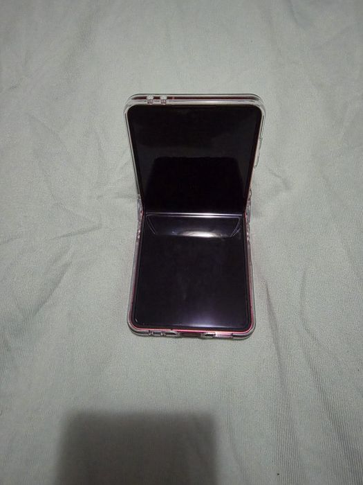 Vendo Galaxy Z Flip 7
Usado como novo.
Vai com caixa e garantia.
512 G